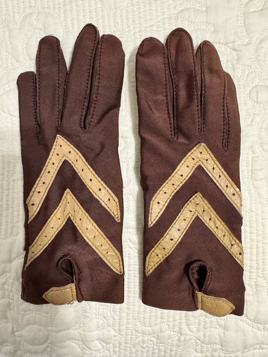 isotoner Accessories - Classic Isotoner Brown Gloves with Tan Chevron Leather Accents